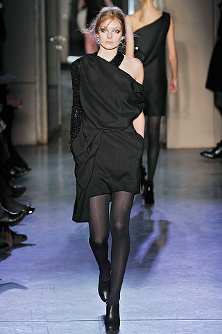Vestido negro corto escote asimetrico una sola manga lentejuelas Reu Du Mail